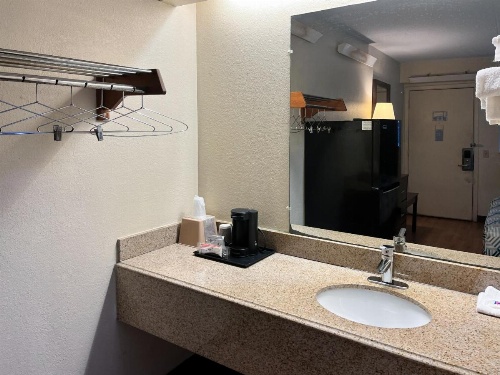 Studio 6 Suites Shreveport, LA Industrial Loop image 6